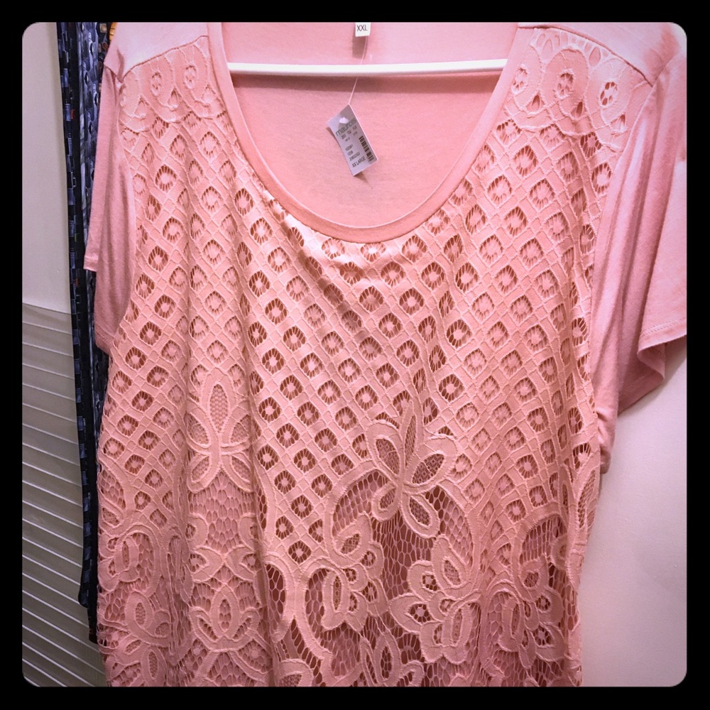 Short sleeve top with lace detail